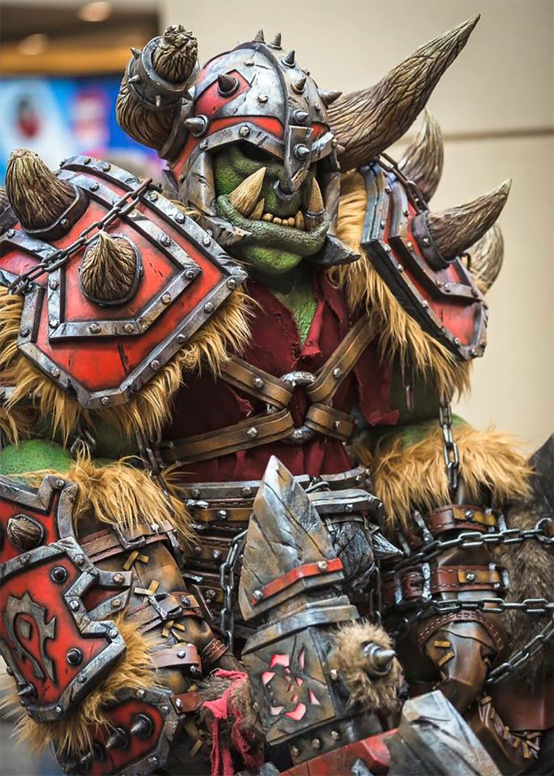Illustration for article titled WarCraft Statue? Nah, It's Giant Cosplay